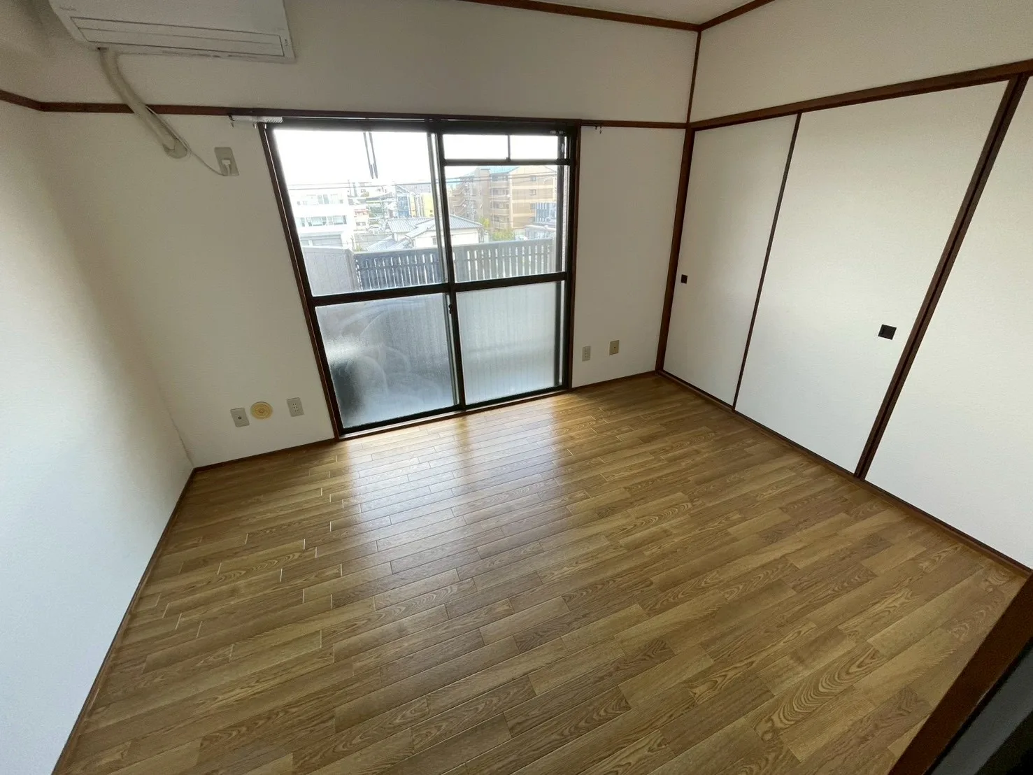 賃貸マンション 和室から洋室リフォームの施工写真